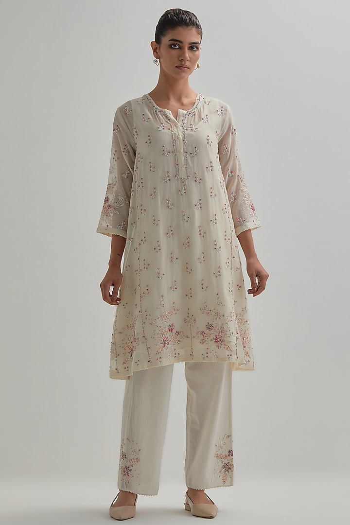 Off-White Cotton Chanderi Applique Embroidered Kurta Set by Kora at Pernia's Pop Up Shop
