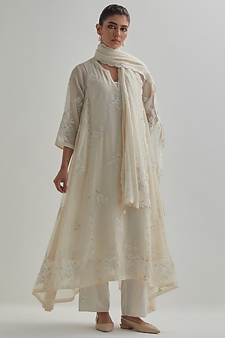 Off-White Cotton Chanderi Applique Embroidered Kurta Set by Kora