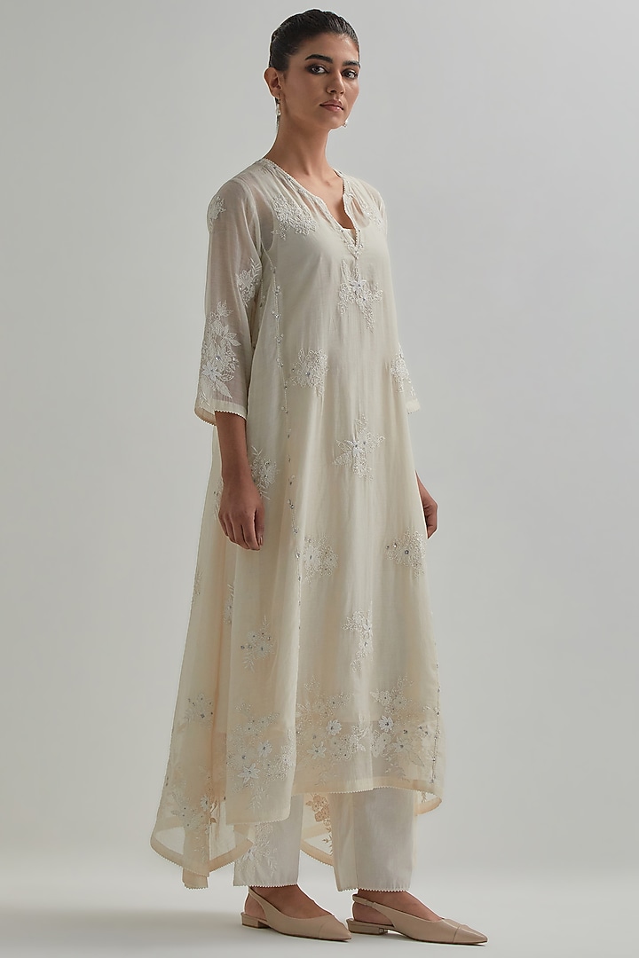 Off-White Cotton Chanderi Applique Embroidered Kurta Set by Kora at Pernia's Pop Up Shop