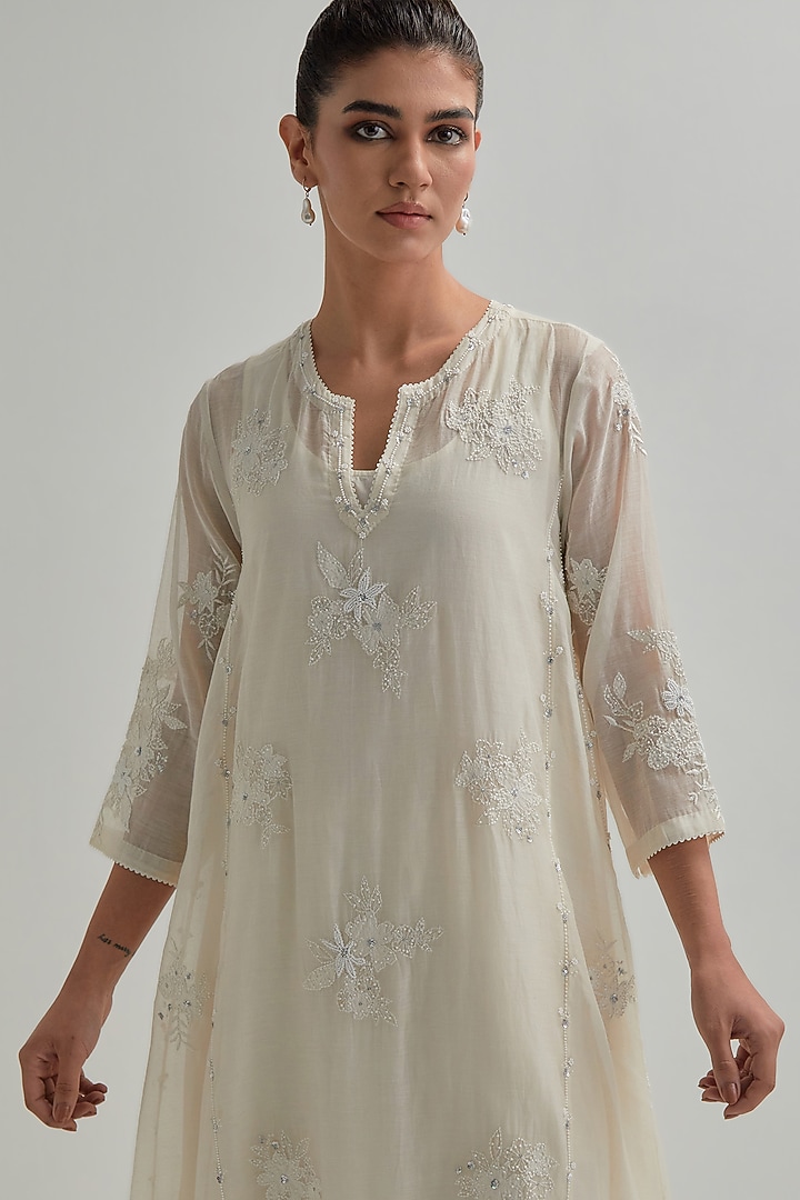 Off-White Cotton Chanderi Applique Embroidered Kurta Set by Kora at Pernia's Pop Up Shop