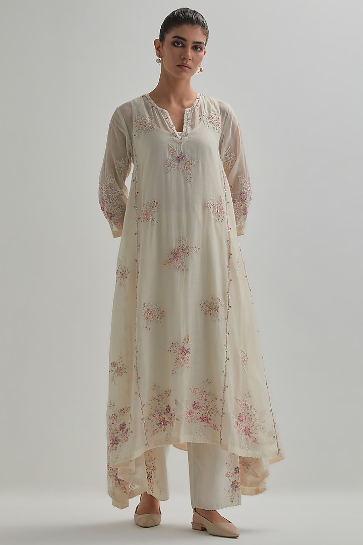 Off-White Cotton Chanderi Applique Embroidered Kurta Set by Kora at Pernia's Pop Up Shop
