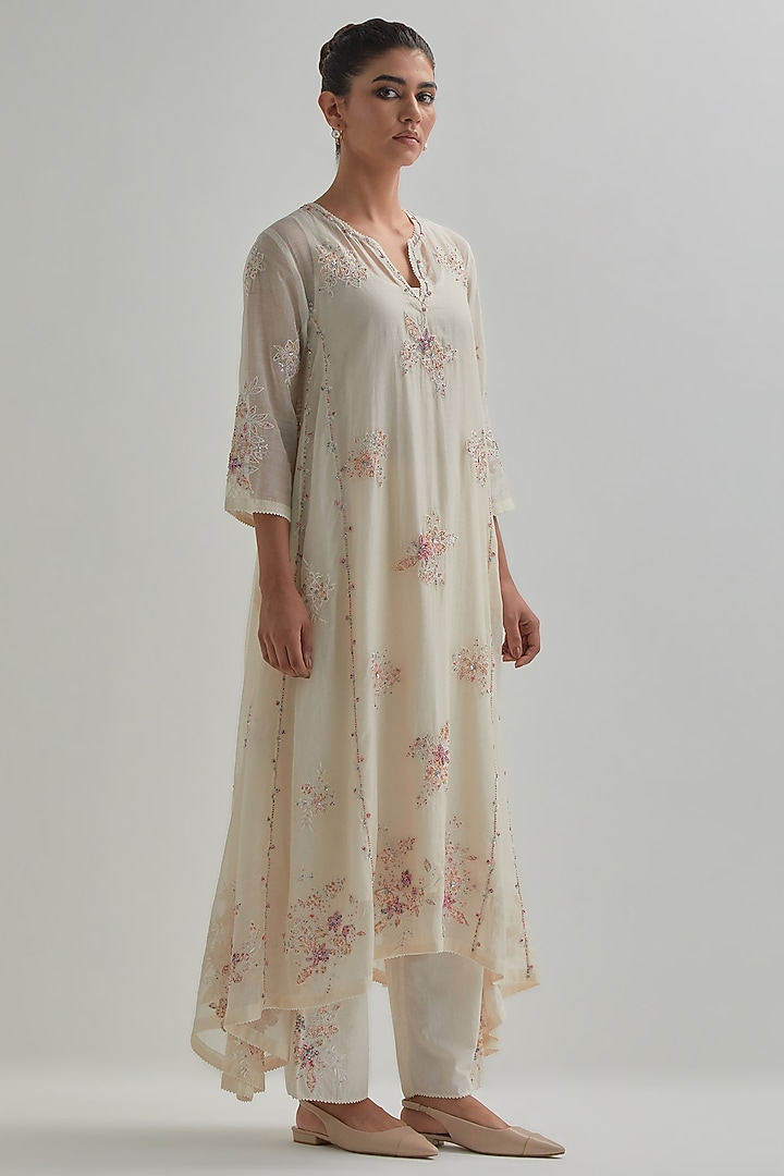 Off-White Cotton Chanderi Applique Embroidered Kurta Set by Kora at Pernia's Pop Up Shop