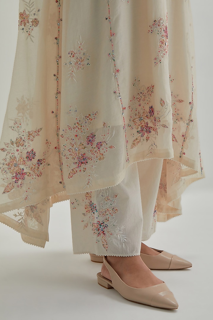 Off-White Cotton Chanderi Applique Embroidered Kurta Set by Kora at Pernia's Pop Up Shop