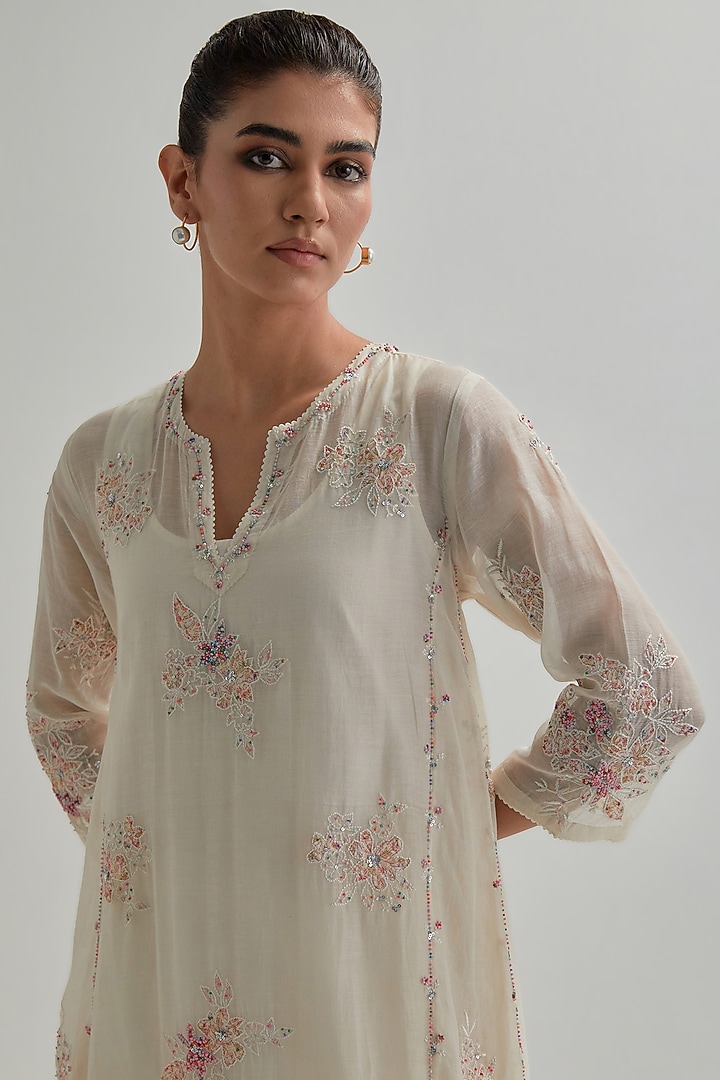 Off-White Cotton Chanderi Applique Embroidered Kurta Set by Kora at Pernia's Pop Up Shop