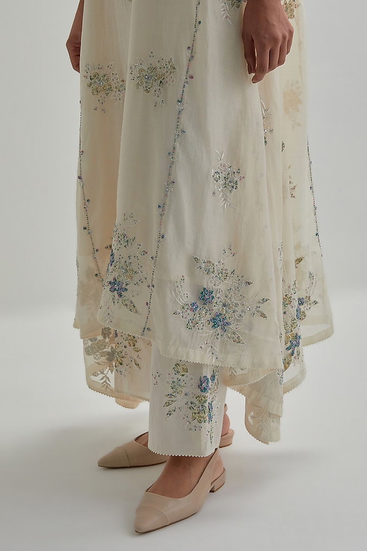 Off-White Cotton Chanderi Applique Embroidered Kurta Set by Kora at Pernia's Pop Up Shop