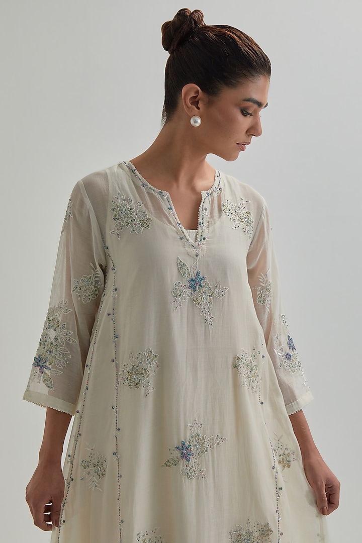 Off-White Cotton Chanderi Applique Embroidered Kurta Set by Kora at Pernia's Pop Up Shop