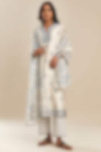 Off-White Silk Chanderi Embroidered Kurta Set by Kora at Pernia's Pop Up Shop