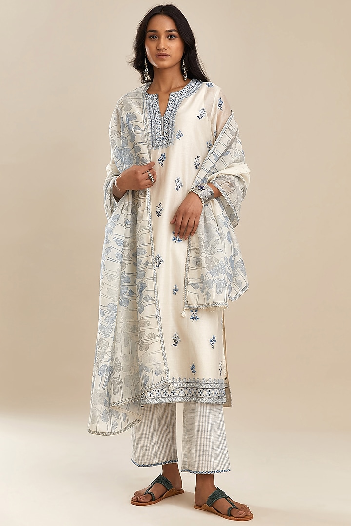 Off-White Silk Chanderi Embroidered Kurta Set by Kora at Pernia's Pop Up Shop