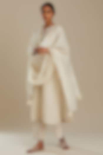 Off-White Silk Kurta Set With Embroidery by Kora at Pernia's Pop Up Shop