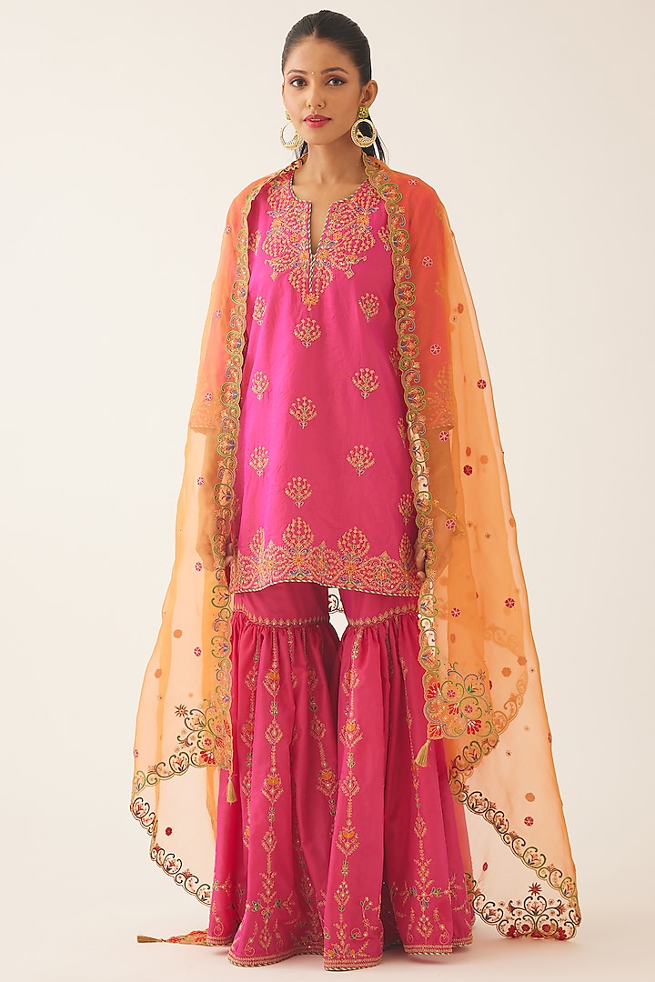 Raspberry Silk Thread Embroidered Kurta Set by Kora at Pernia's Pop Up Shop