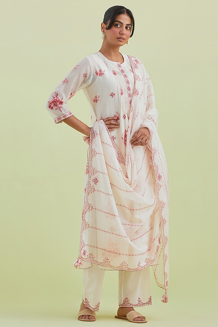 Off-White & Pink Silk Chanderi Thread Embroidered Straight Kurta Set by Kora at Pernia's Pop Up Shop