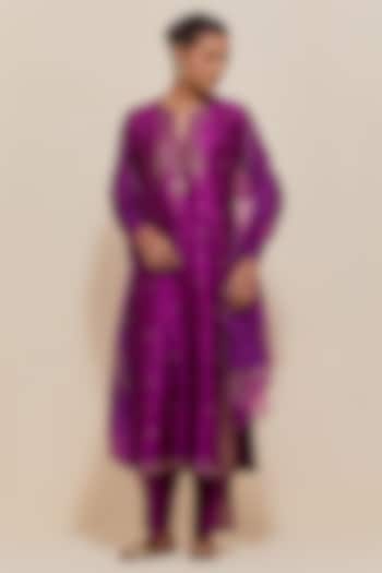 Purple Silk Sequins Hand Embroidered Straight Kurta Set by Kora at Pernia's Pop Up Shop