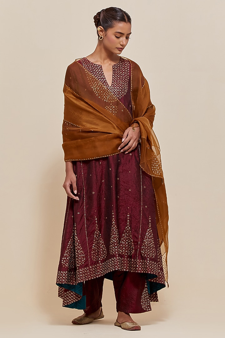 Maroon Silk Hand Embroidered Kurta Set by Kora at Pernia's Pop Up Shop