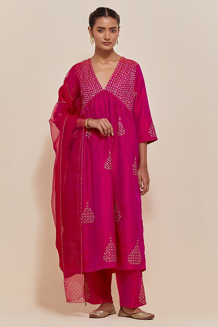 Fuchsia Silk Sequins Hand Embroidered Kurta Set by Kora at Pernia's Pop Up Shop