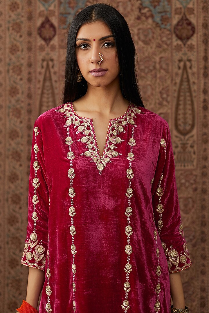 Women Fuchsia Velvet Front Embroidered Kurta
