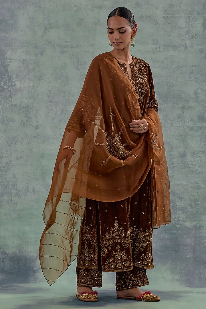 Russet Silk Velvet Zari Hand Embroidered Kurta Set by Kora at Pernia's Pop Up Shop