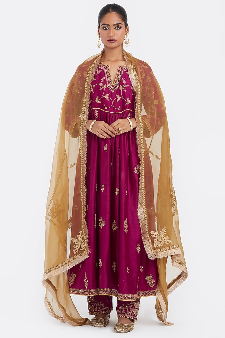 Deep Fuchsia Silk Chanderi Sequins Embroidered Kurta Set by Kora at Pernia's Pop Up Shop