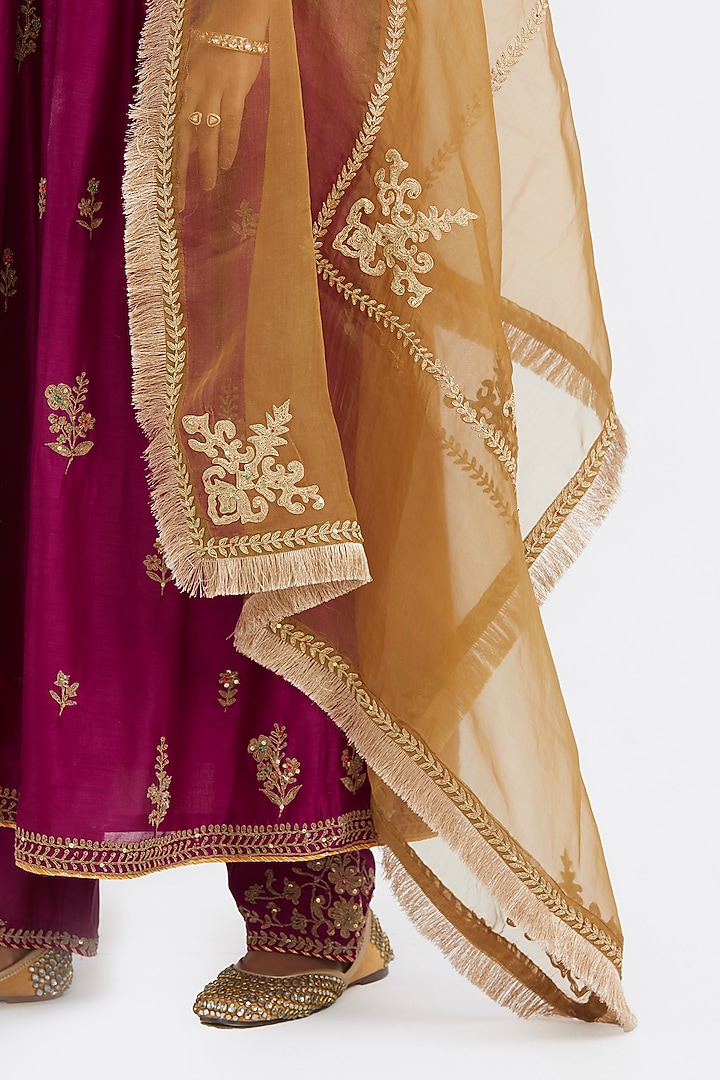 Deep Fuchsia Silk Chanderi Sequins Embroidered Kurta Set by Kora at Pernia's Pop Up Shop