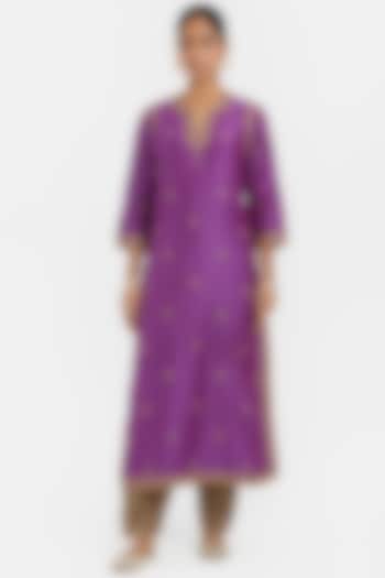 Purple Silk Chanderi Sequins Embroidered Straight Kurta by Kora at Pernia's Pop Up Shop