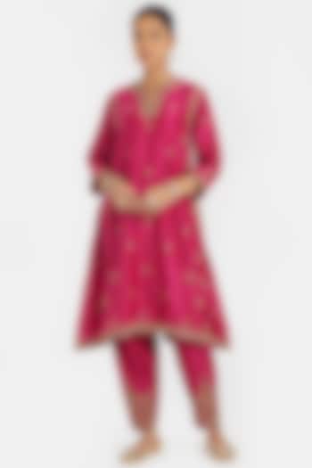 Fuchsia Silk Chanderi Sequins Embroidered A-Line Short Kurta by Kora at Pernia's Pop Up Shop