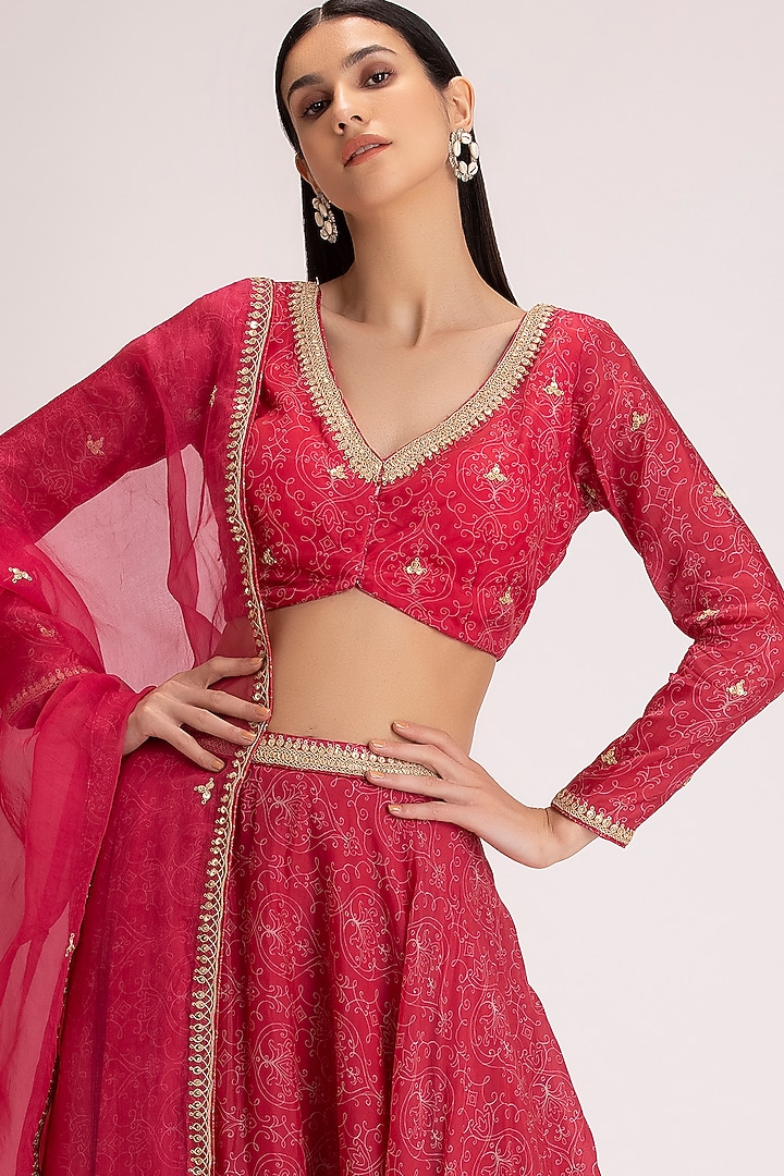 Red Embroidered Lehenga Set by Koashee By Shubhitaa at Pernia's Pop Up Shop