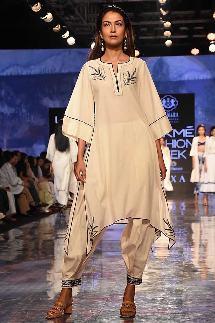 Ivory Applique Embroidered Kurta With Pants by House of Kotwara