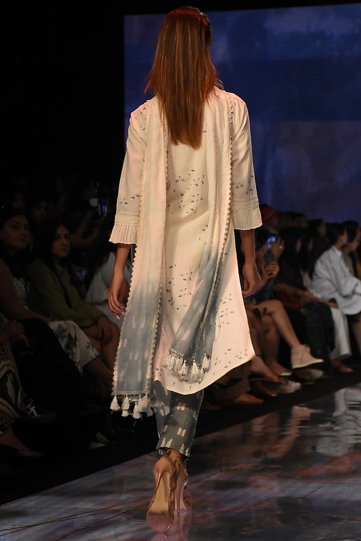Ivory Embroidered Chikankari Kurta Set by House of Kotwara at Pernia's Pop Up Shop