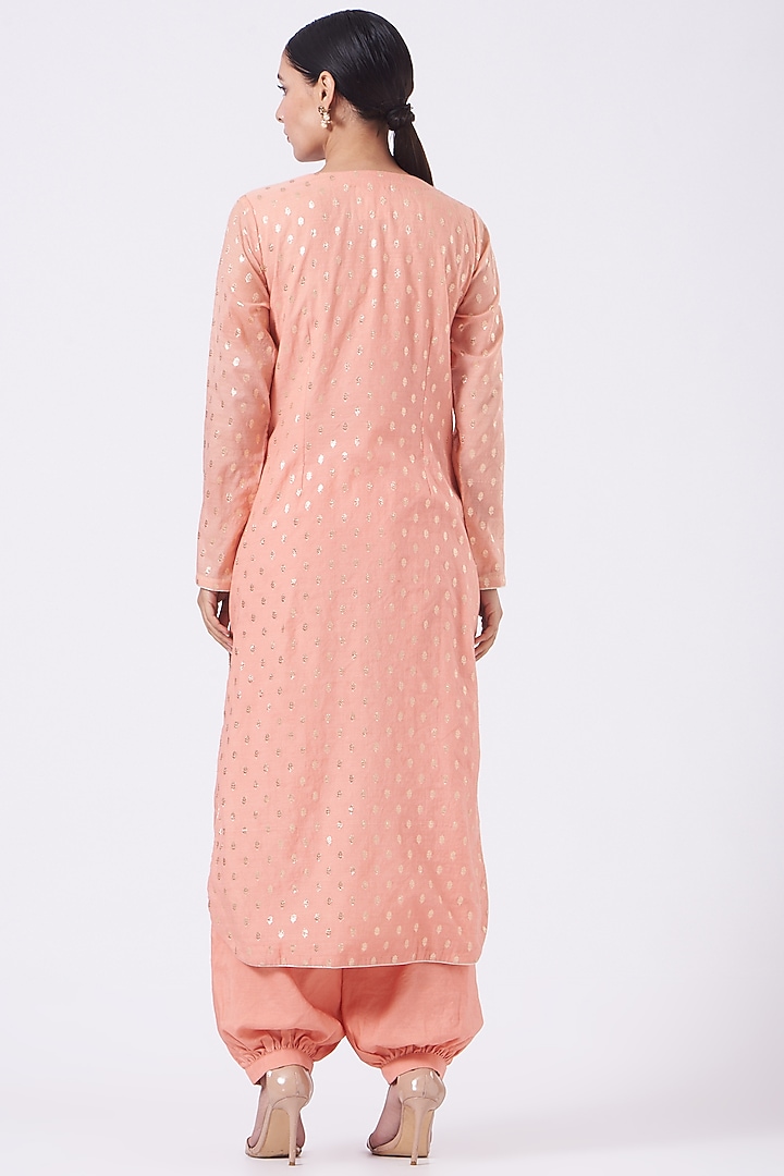 Peach Banarasi Brocade Chanderi Kurta Set by Kovet at Pernia's Pop Up Shop