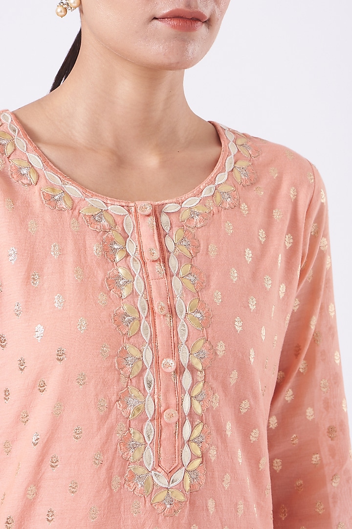 Peach Banarasi Brocade Chanderi Kurta Set by Kovet at Pernia's Pop Up Shop