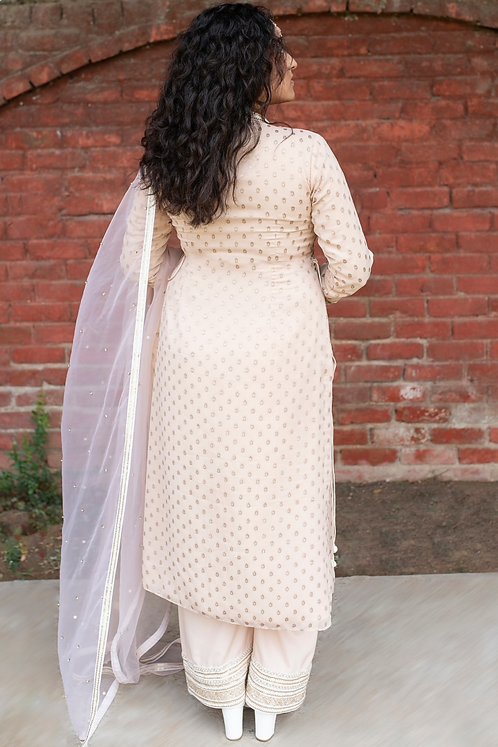 Peach Bud Embroidered Kurta Set by Kovet at Pernia's Pop Up Shop