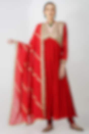 Red Banarasi Silk & Organza Embroidered Crinkled Anarkali Set by Kovet at Pernia's Pop Up Shop