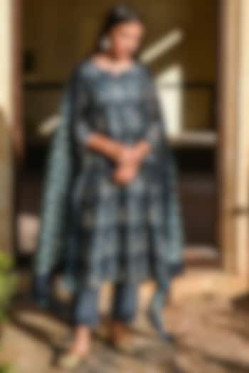 Navy Blue Gota Patti Embroidered Kurta Set by Karaj Jaipur at Pernia's Pop Up Shop