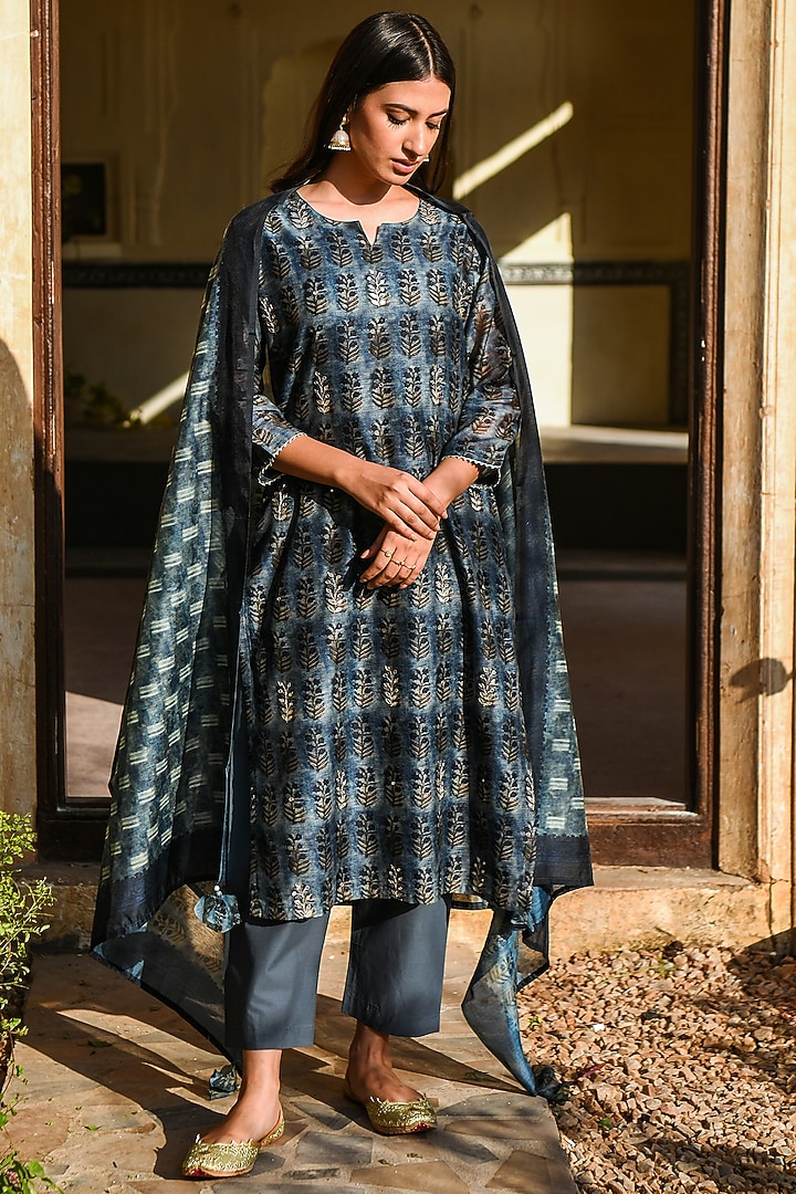 Navy Blue Gota Patti Embroidered Kurta Set by Karaj Jaipur at Pernia's Pop Up Shop