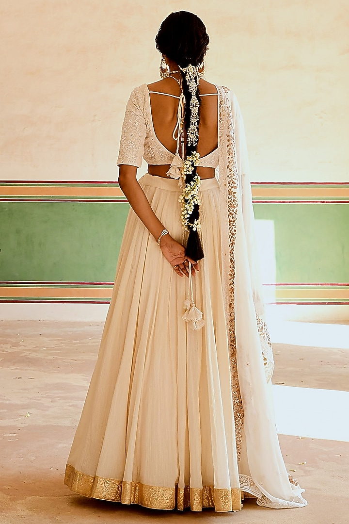 Cream Cotton Crepe Crinkled Lehenga Set by Karaj Jaipur at Pernia's Pop Up Shop