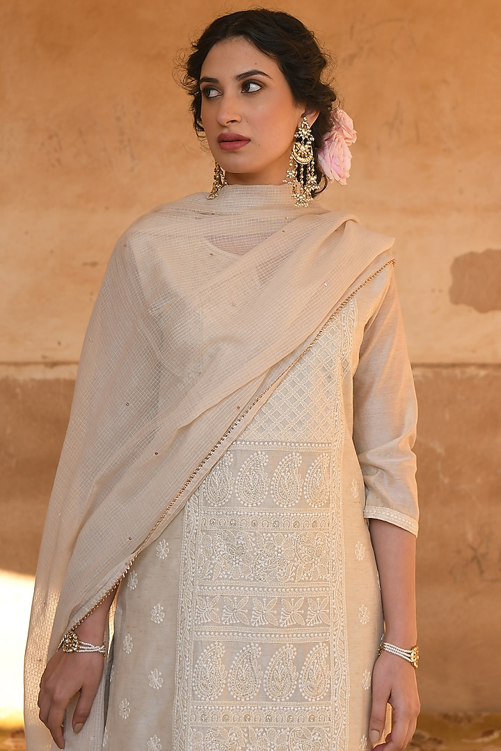 Off-White Chanderi Kurta Set Design by Karaj Jaipur at Pernia's