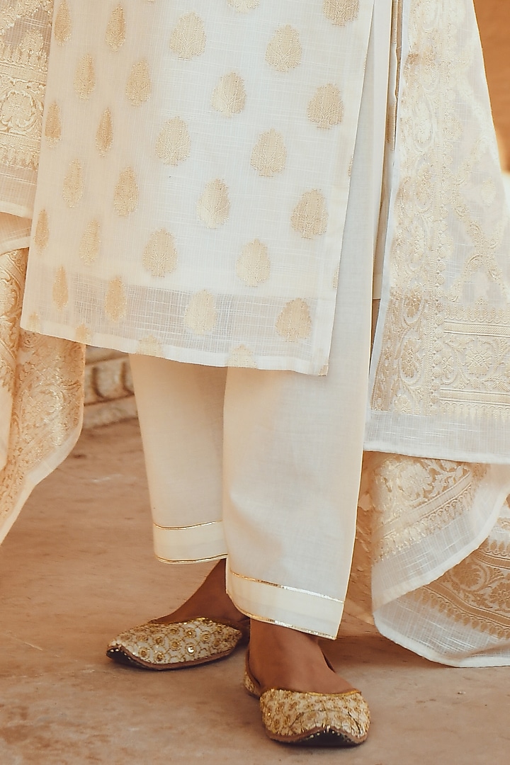 White Marodi Embroidered Kurta Set by Karaj Jaipur at Pernia's Pop Up Shop