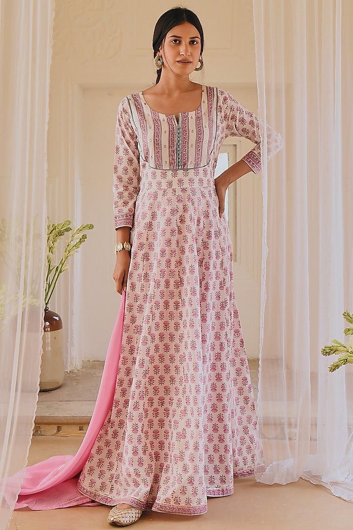 White Block Printed Anarkali Set by Karaj Jaipur at Pernia's Pop Up Shop