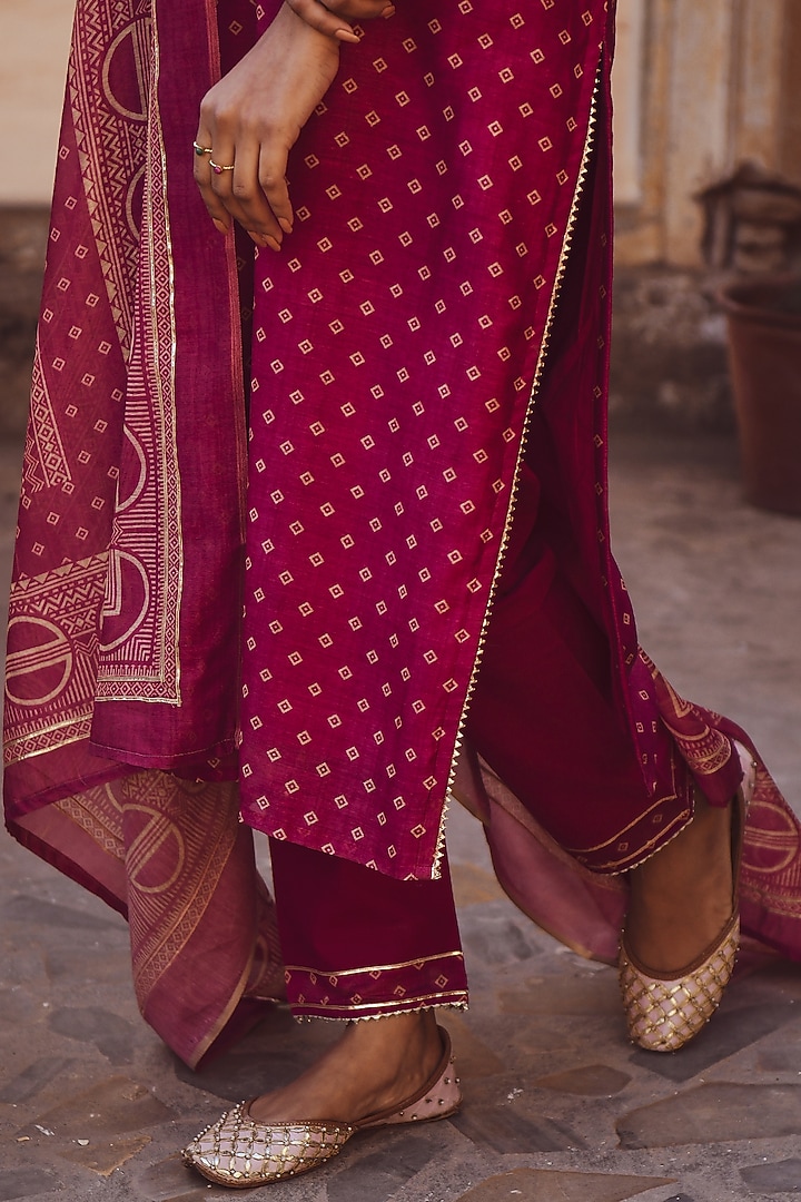 Magenta Printed Kurta Set by Karaj Jaipur at Pernia's Pop Up Shop
