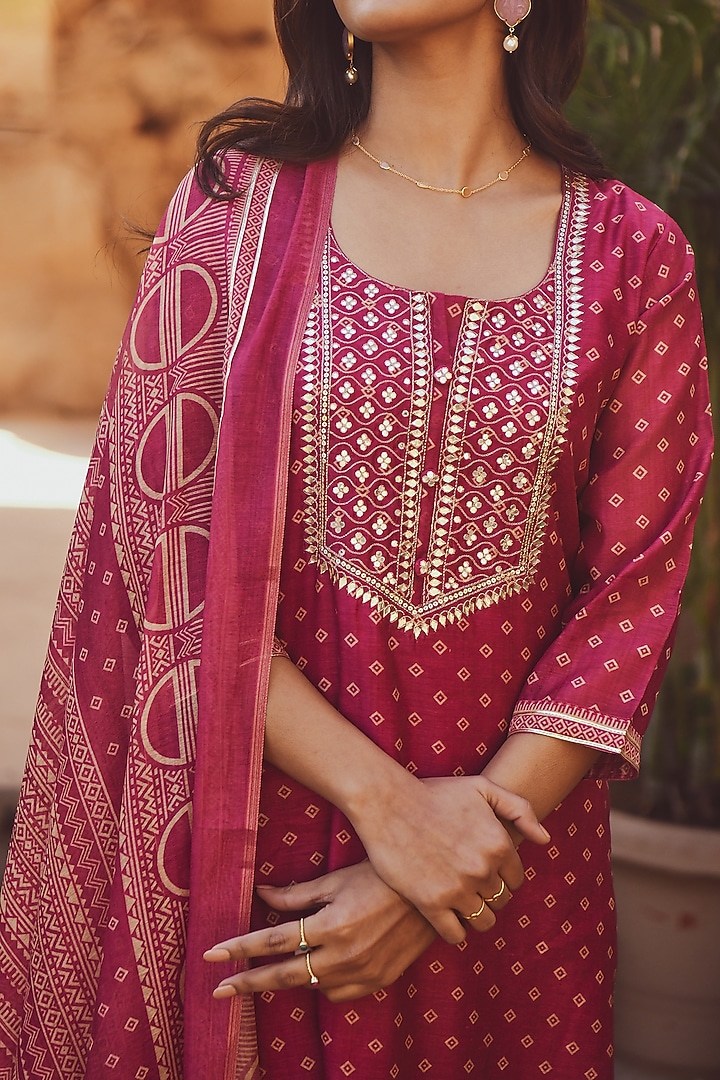 Magenta Printed Kurta Set by Karaj Jaipur at Pernia's Pop Up Shop