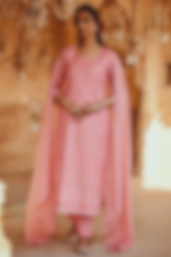 Pink Embroidered Kurta Set by Karaj Jaipur at Pernia's Pop Up Shop