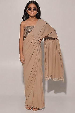 Beige Blended Linen Saree Set For Girls by Kriti Bapna Kids