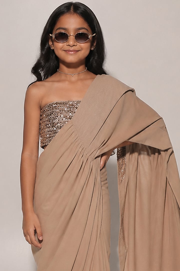 Beige Blended Linen Saree Set For Girls by Kriti Bapna Kids at Pernia's Pop Up Shop