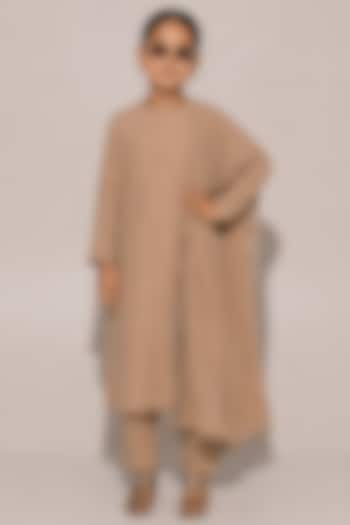 Beige Blended Linen Kurta Set For Girls by Kriti Bapna Kids at Pernia's Pop Up Shop
