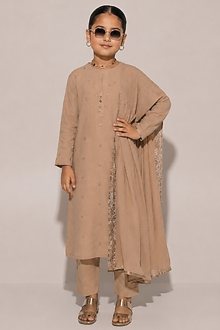 Beige Blended Linen Kurta Set For Girls by Kriti Bapna Kids