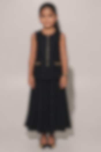 Black Blended Linen Pleated Skirt Set For Girls by Kriti Bapna Kids at Pernia's Pop Up Shop