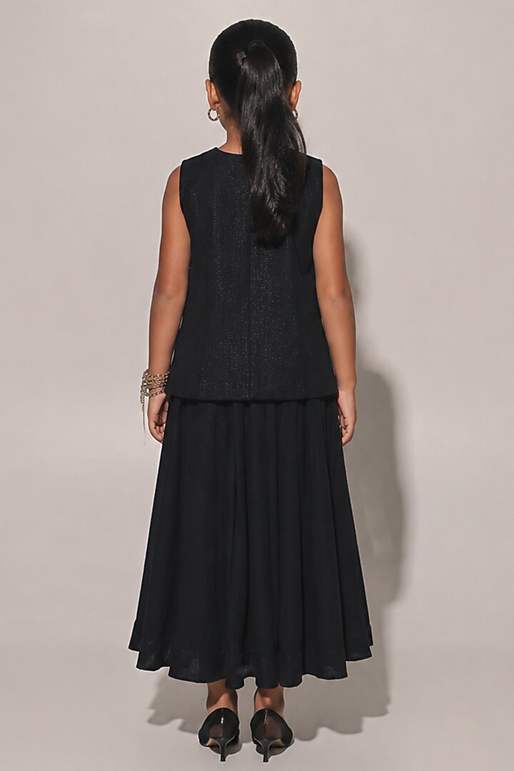 Black Blended Linen Pleated Skirt Set For Girls by Kriti Bapna Kids at Pernia's Pop Up Shop