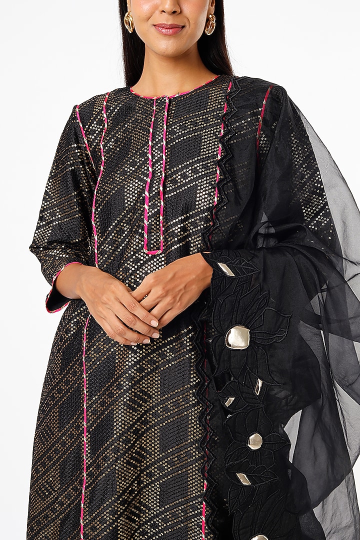 Black Embroidered Kurta Set by Kriti Bapna at Pernia's Pop Up Shop