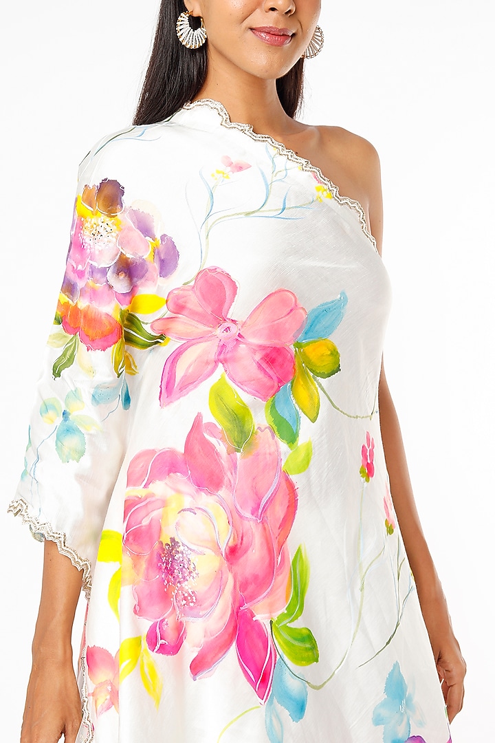 White Embellished Kurta Set by Kriti Bapna at Pernia's Pop Up Shop