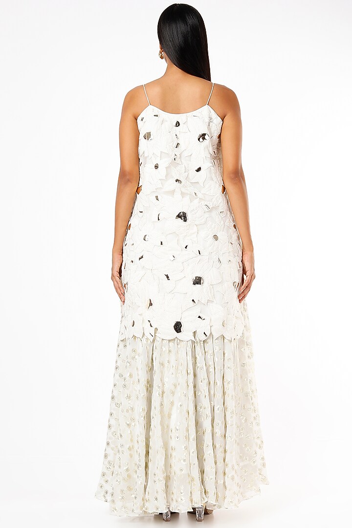Off-White Embroidered Kurta Set by Kriti Bapna at Pernia's Pop Up Shop