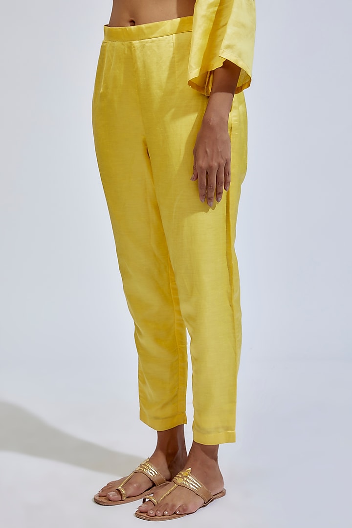 Yellow Linen Satin Hand Painted & Embroidered Kurta Set by Kriti Bapna at Pernia's Pop Up Shop